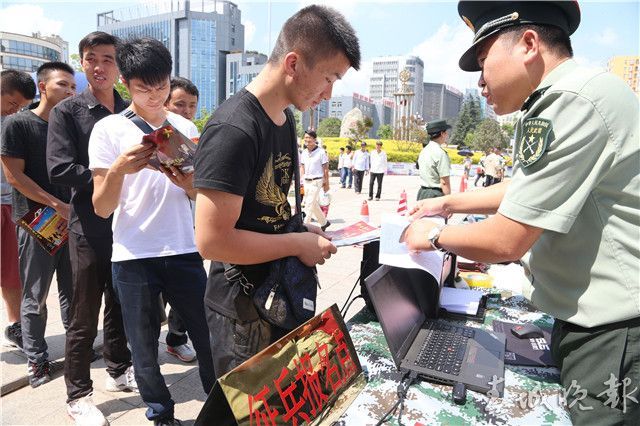 突击士兵电视剧全集_士兵突击 第二季是什么学校的_士兵考士官学校真题