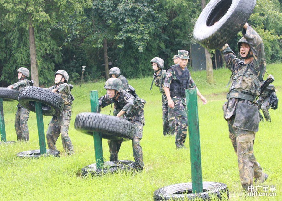 特种兵扛圆木训练存在问题及对策_特种妖孽兵王洛天狂兵_女扛男训练视频