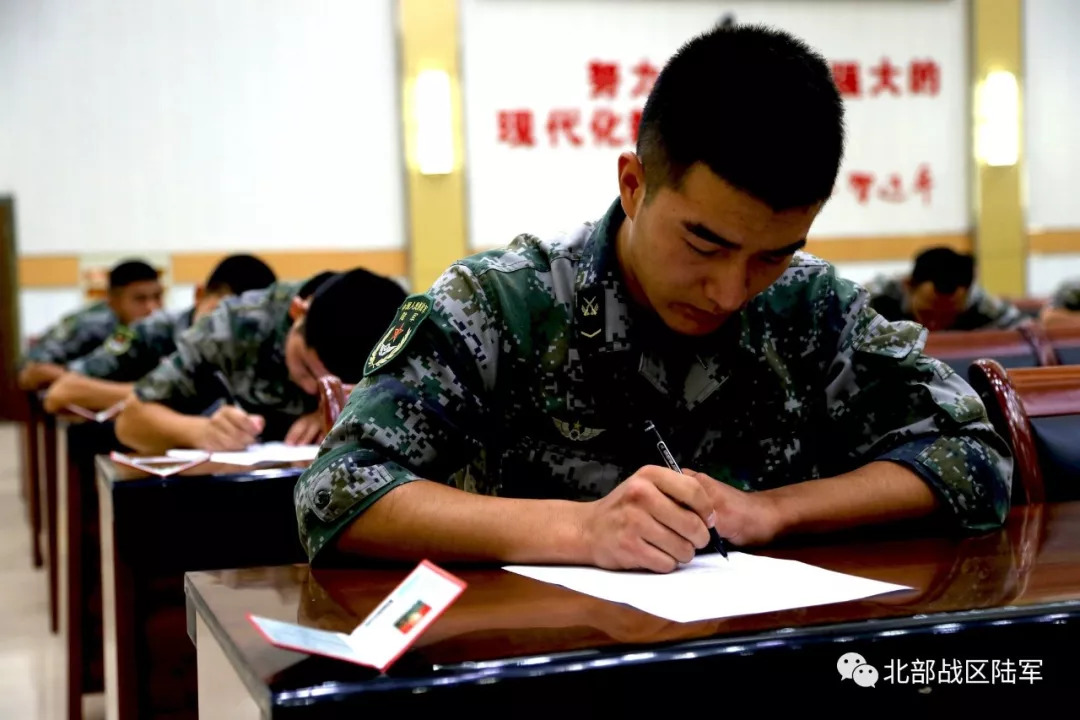 军官一个职位不能待几年_技术军官至少要在部队待多少年_2018年部队军官工资