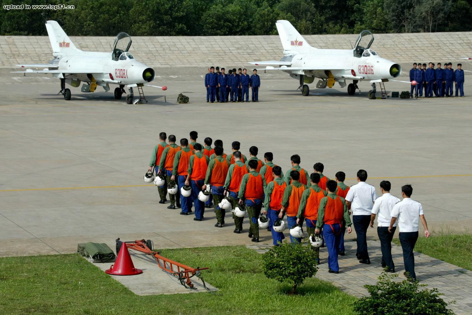 中国空军进行曲_中国在境内成功进行陆基反导技术试验_环太军演中国参演舰艇进行主炮海上拖靶射击