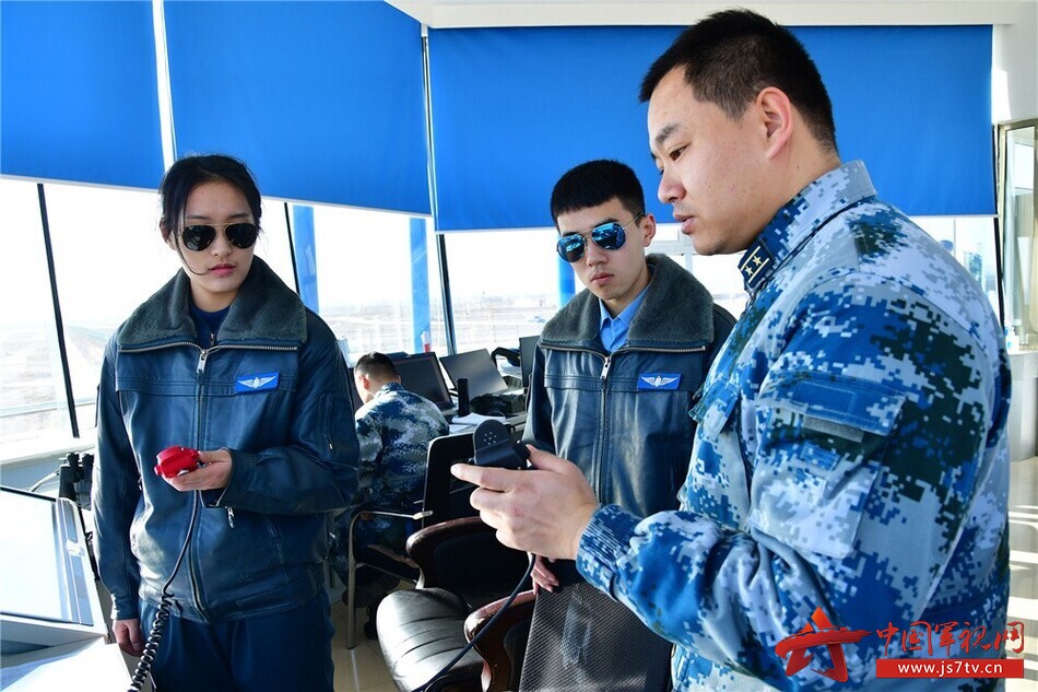 战斗直升机飞行模拟器_歼轰7a飞豹是几代机_中国飞豹战斗机女飞行员