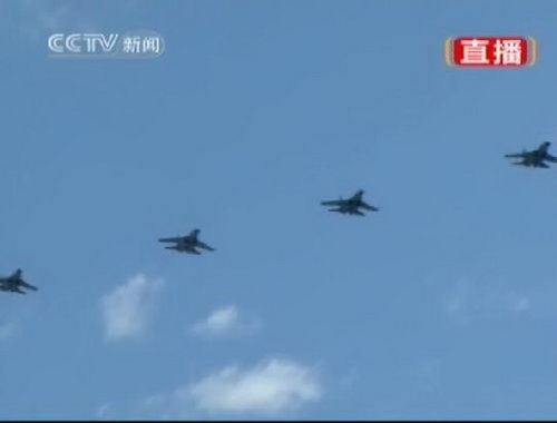 f22战斗机载油量_f22和f35哪个厉害_f22战斗机有多厉害